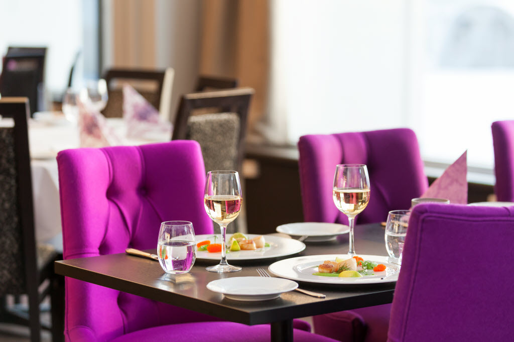 Copyright: Haakon Brox Restaurantbord med middagsretter for to personer, Scandic Vadsø